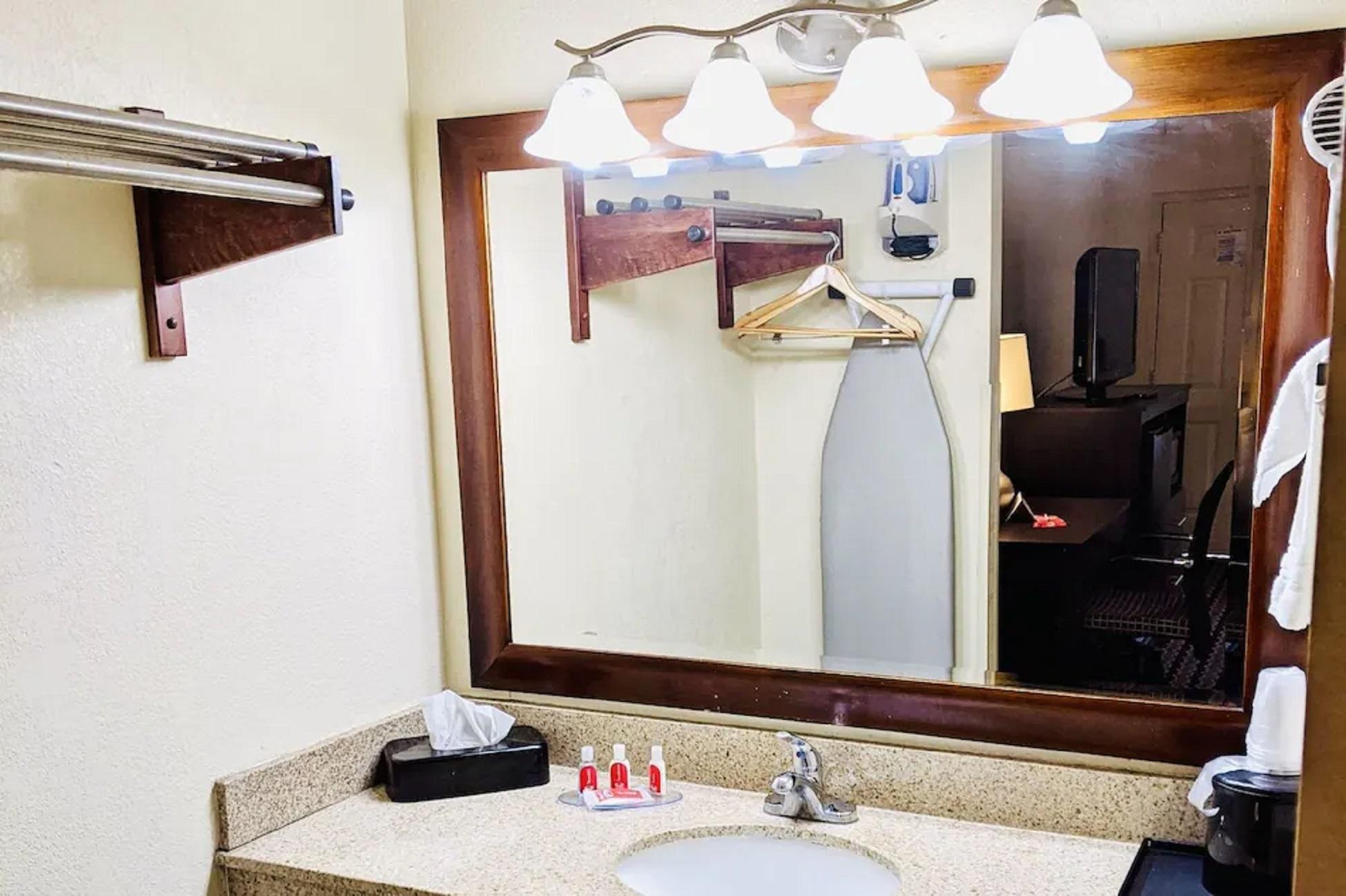 Econo Lodge Forest City Zewnętrze zdjęcie